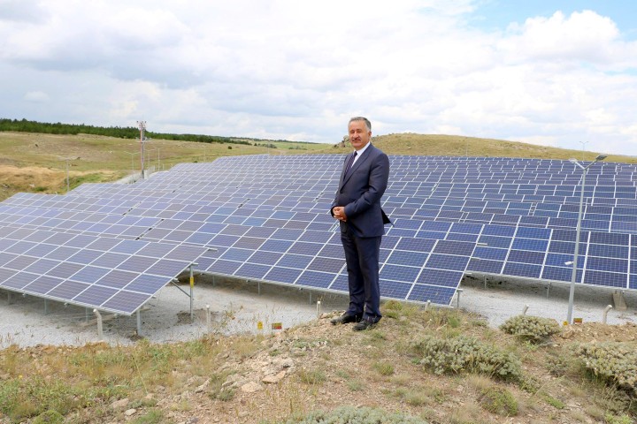 Sorgun’a bağlı Çiğdemli Belediyesi, kurduğu güneş enerjisi santralinde 4 bin