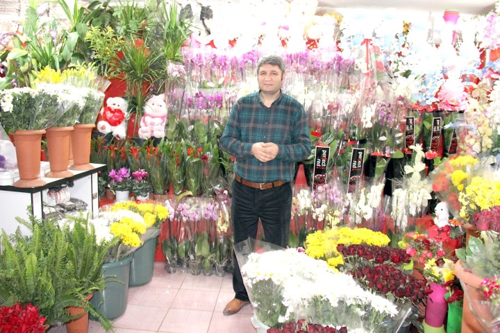 Yaz mevsimiyle gelen düğün ve sünnet sezonundaki hareketlilik çiçekçilerin de