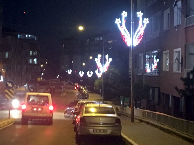 Yozgat Belediyesi tarafından altyapısı tamamlanan cadde ve sokaklar estetik ışıklandırmalarla