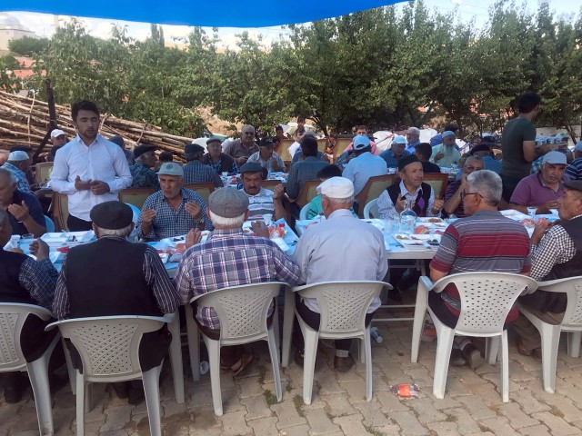 Yozgat'ta kutsal topraklara gidecek olan hacı adayları, hac öncesi oturdukları