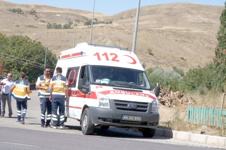 Yozgat’ın Sarıkaya İlçesinde meydana gelen trafik kazasında, traktöre arkadan çarpan