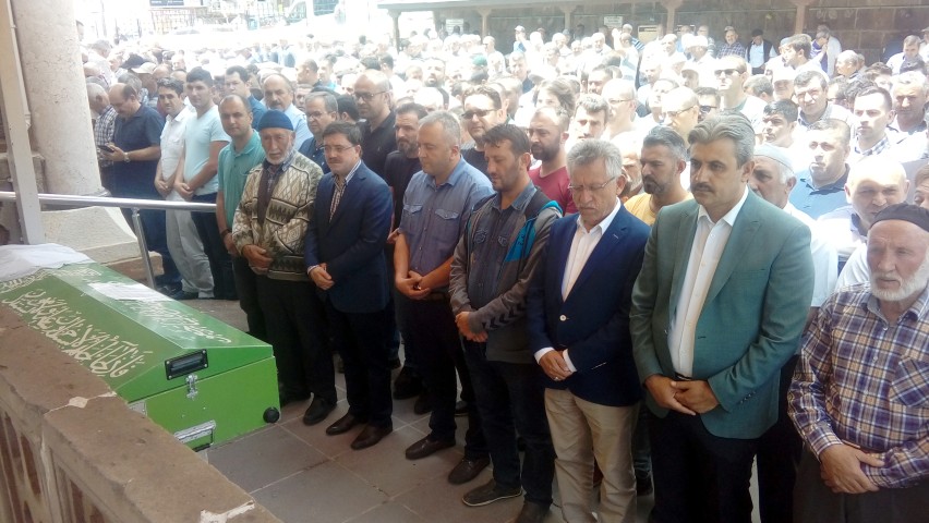 Yozgat’ın Gevrek Köyünden, emekli Gardiyan Yusuf Güneşer’in eşi, AK Parti