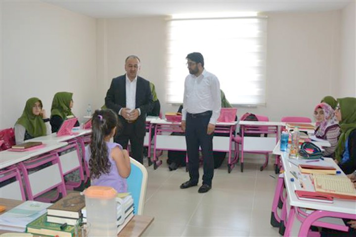 Yozgat İl Müftüsü Salih Sezik, Sarıkaya’da yapımı tamamlanan Hz. Aişe