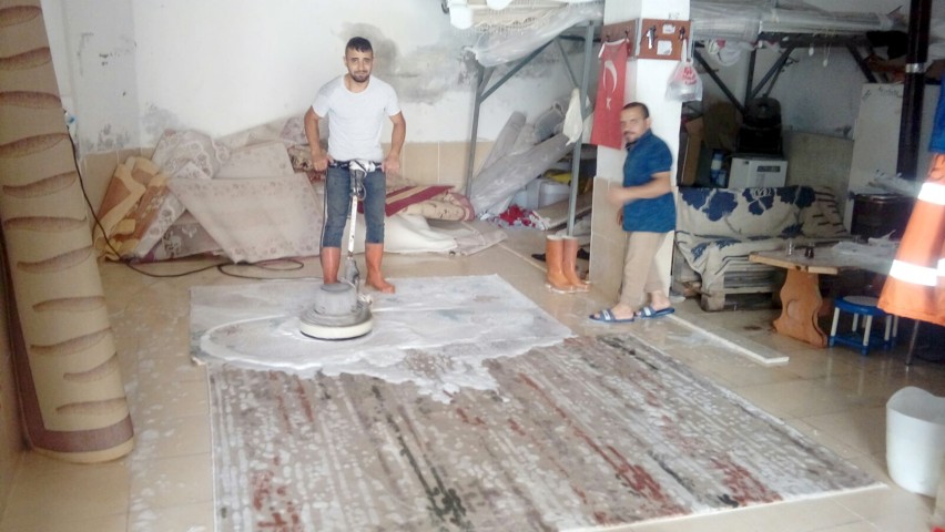 Yozgat’ta yaz mevsimi ile birlikte oto yıkamacıların iş yoğunluğu arttı.