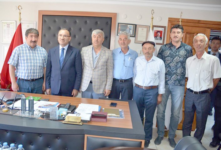 Anayasa Komisyonu Başkanı Bekir Bozdağ Yozgat Ticaret Borsa’sını ziyaret ederek