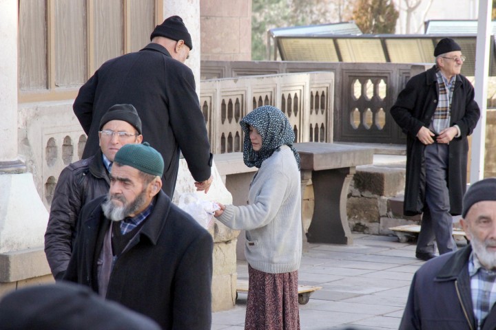 Yaz döneminde daha fazla göze çarpan dilenciler, özellikle gündüz saatlerinde
