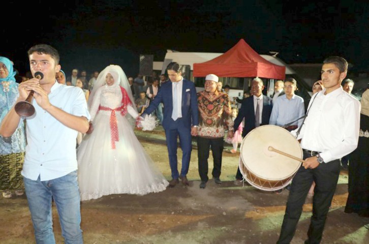 Endonezyalı geline Türk usulü düğün