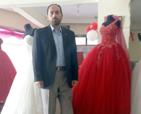 Yozgat’ta Rüya Gelinlik sahibi Şükrü Yüzbaşıoğlu, dövizini bozdur kampanyasına destek