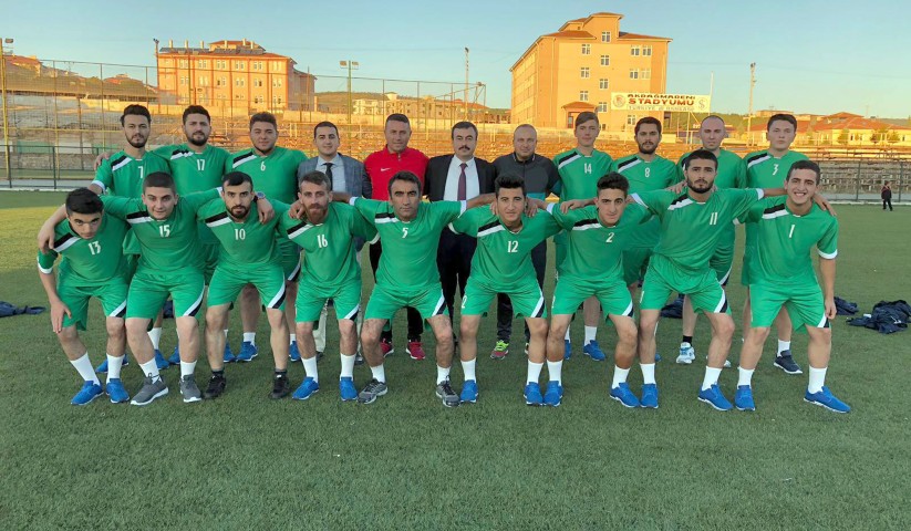 Akdağmadeni Belediye Başkanı İrfan Coşgun, Belediyespor’un antrenmanını ziyaret etti.

