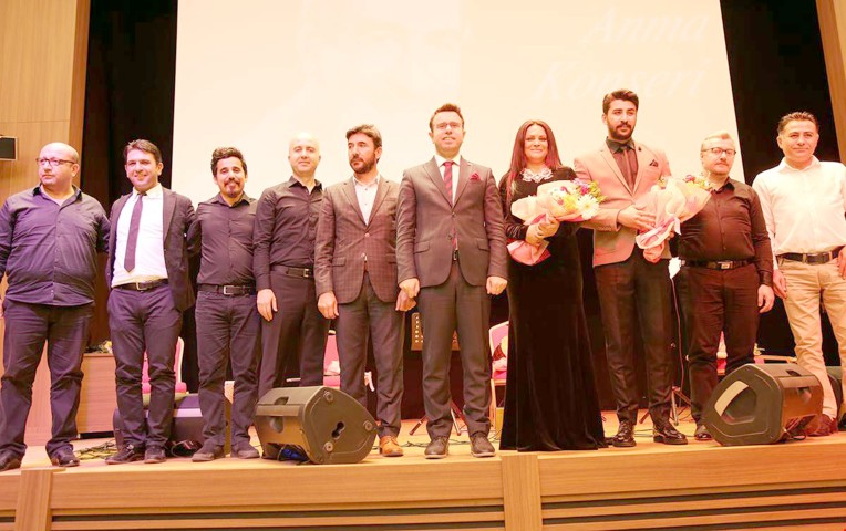 Türk Halk Müziğinin ve kültürünün mihenk taşlarından olan Nida Tüfekçi,