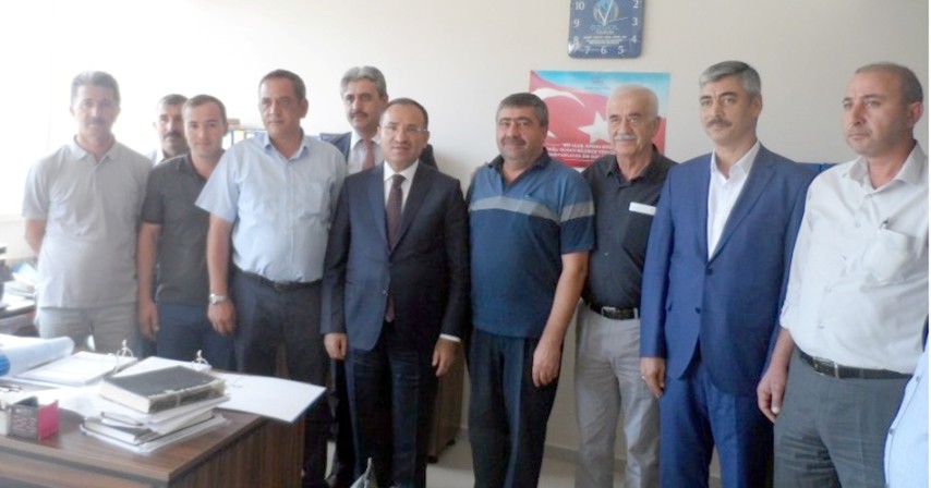 AK Parti Yozgat Milletvekili ve Anayasa Komisyonu Başkanı Bekir Bozdağ,