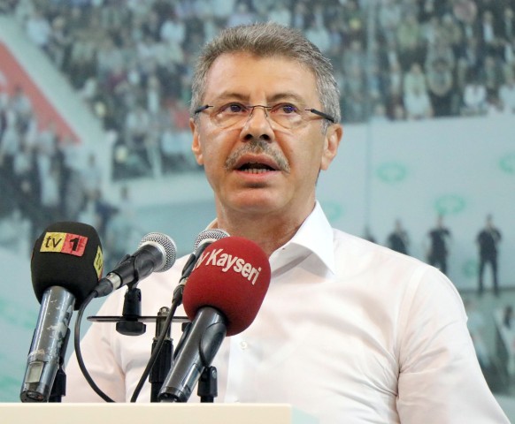 Kayseri Şeker Fabrikası Olağanüstü Genel Kurulunda konuşan Kayseri Pancar Kooperatifi