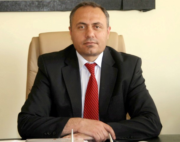 Yozgat Ticaret İl Müdürü İbrahim Akdaş, okul için alışveriş yapan