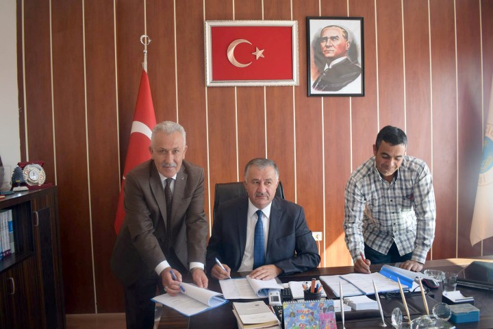 Sorgun ilçesine bağlı Çiğdemli Belediyesinde, sendika ile belediye arasında toplu