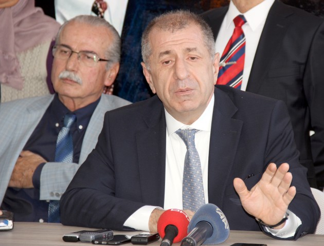 İYİ Parti Genel Başkan Yardımcısı Ümit Özdağ, Türkiye'de ekonominin en