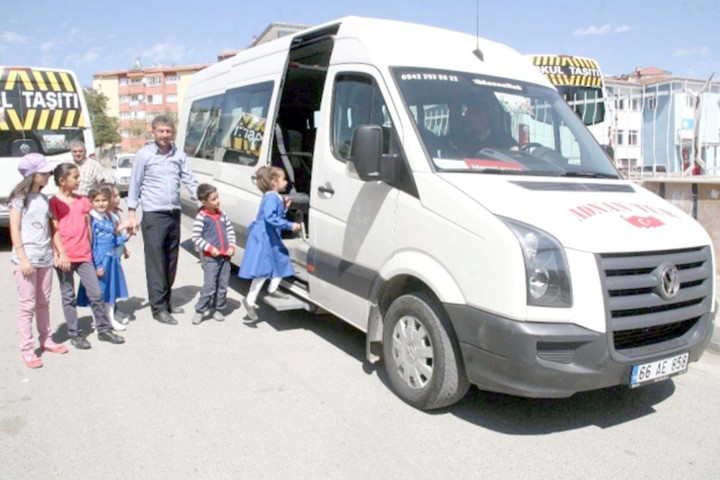 Yozgat’ta yeni eğitim yılı için hazırlıklarını tamamlayan servis şoförleri, öğrencilerin