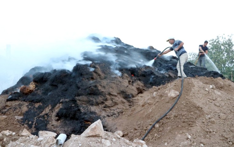 Yozgat’ta merkeze bağlı Esenli köyünde çıkan anız yangını, köyde bulunan