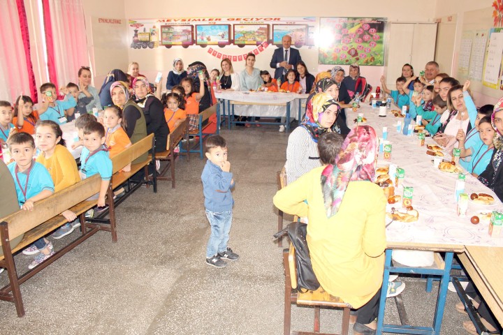 Mehmet Akif Ersoy İlkokulu 1/B sınıfı öğretmen, velileri çocukların kaygılarını