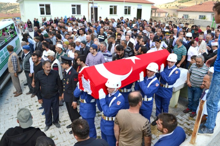 Sivas'ın Şarkışla ilçesinde, Kızılırmak'tan yürüyerek karşıya geçmeye çalışırken akıntıya kapılarak
