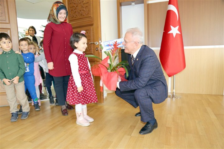 Yozgat Bozok Üniversitesi Uygulama Kreşi ve Anaokulu’nun minik öğrencileri Rektör