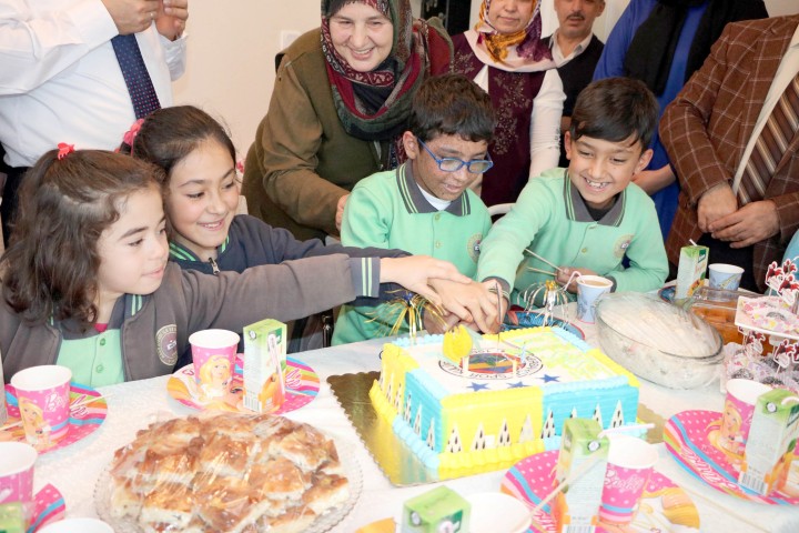 Yozgat'ta "Kseroderma Pigmentozum" hastalığı nedeniyle güneşe çıkamadığı için okula gidemeyen