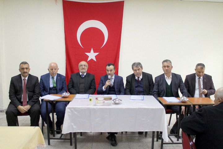 Akdağmadeni Köylere Hizmet Götürme Birliği toplantısı Öğretmen Evi'nde yapıldı. 
