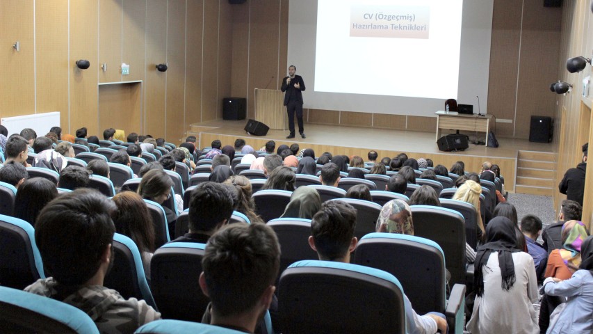 “Kariyer Planlama ve Kişisel gelişim” semineri düzenlendi