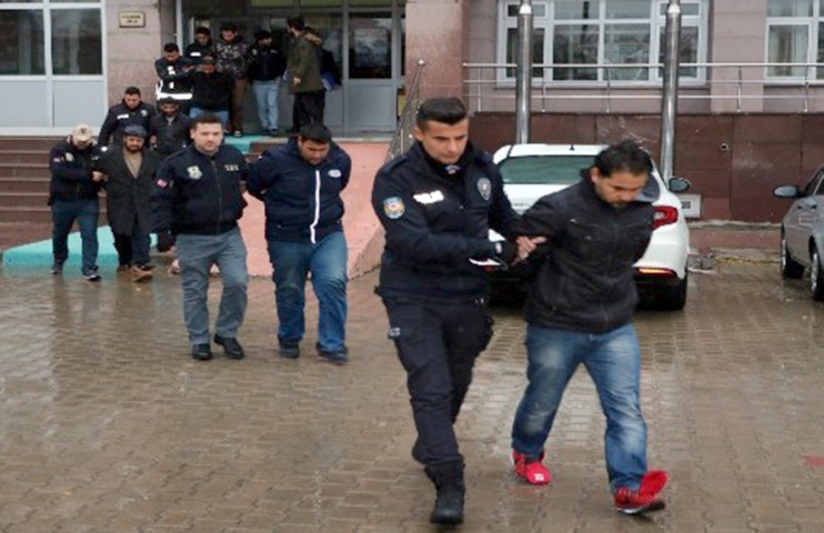 Yozgat'ta İl Emniyet Müdürlüğü ekiplerince DEAŞ'lı oldukları gerekçesiyle gözaltına alınan