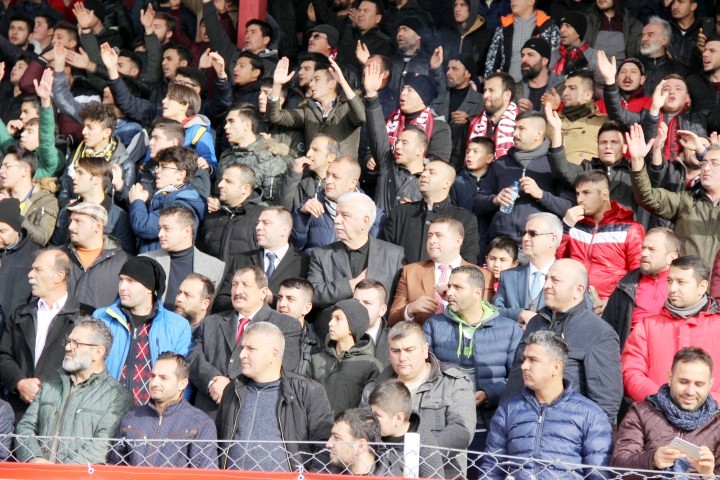 Yozgatspor'un efsane başkanlarından Mehmet Erdemir uzun bir aranın ardından taraftarın