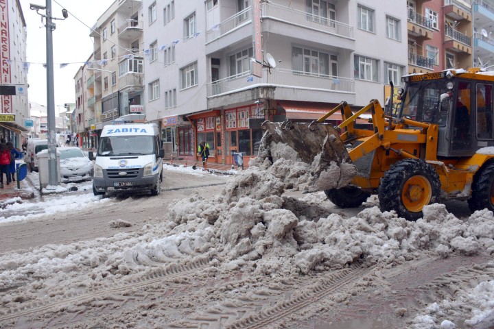 Sorgun Belediye Başkanı Murat Gürbüz Kar İle Mücadele Çalışmalarını Aralıksız