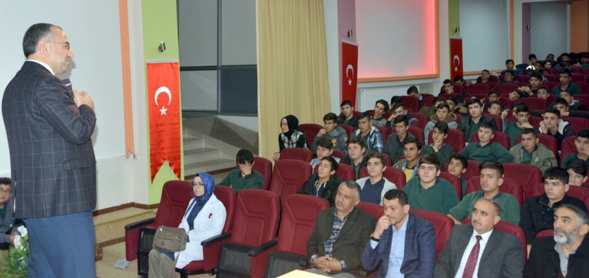 Yozgat Müftüsü Salih Sezik, İl Milli İrade İmam Hatip Lisesi