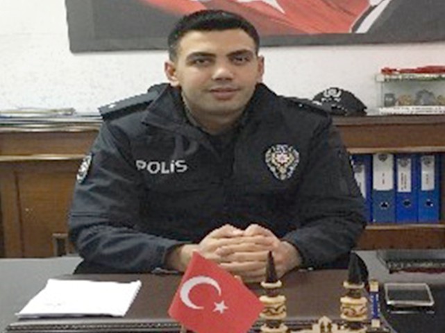 Akdağmadeni ilçesinde kar yağışının ardından bir okulun bahçesinde drift yapan