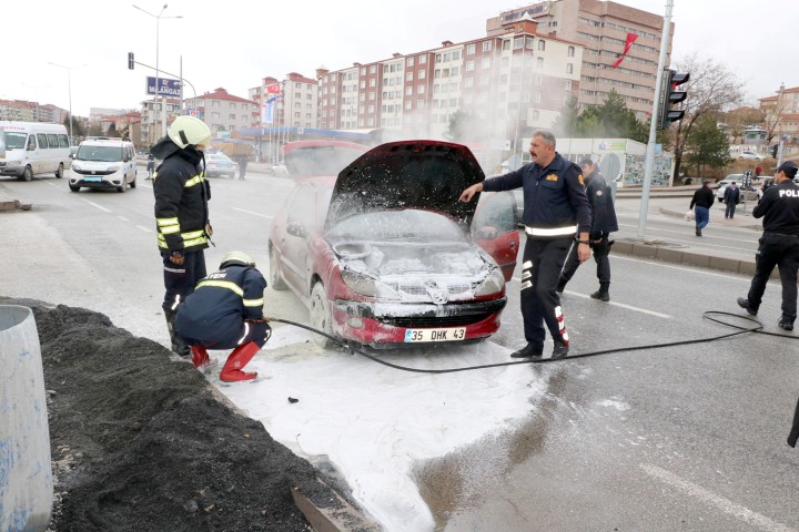 Yozgat’ta seyir halindeki bir araçta çıkan yangın korku dolu anlara