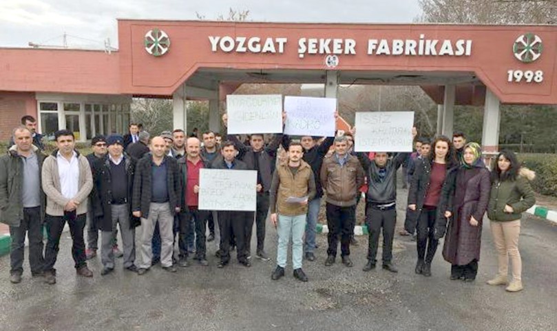 Yozgat Şeker Fabrikası’nda çalışan 110 taşeron işçisi, fabrika önünde toplanarak