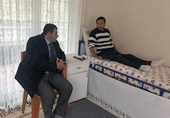 Şefaatli Kaymakamı Deniz Kılınç ilçe'de düzenli olarak ev ziyaretlerinde bulunuyor.
