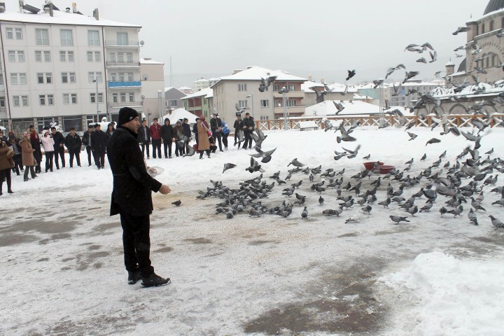 Akdağmadeni Akşemseddin Mesleki ve Teknik Anadolu Lisesi öğretmen ve öğrencileri,