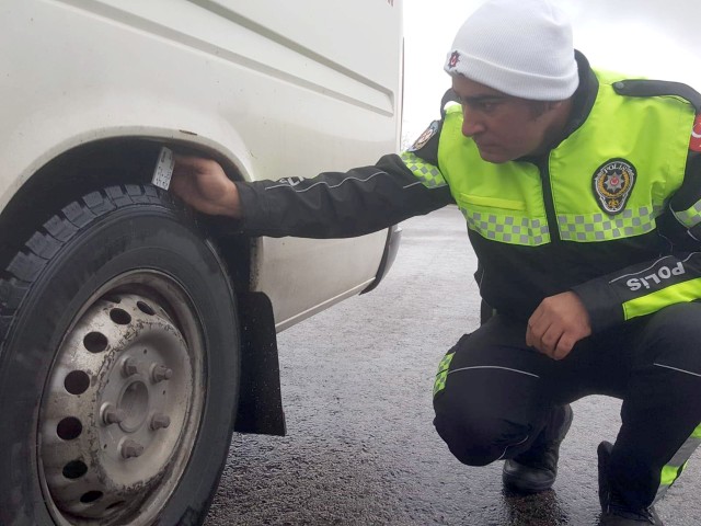 Şehirlerarası yük ve yolcu taşıyan ticari araçlarda kış lastiği takma