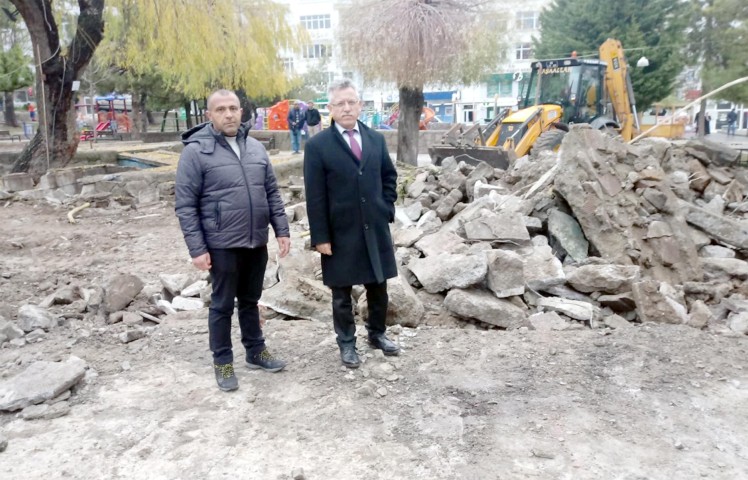 Yozgat Belediye Başkanı Kazım Arslan, belediye tarafından, Cumhuriyet Meydanının üzerindeki