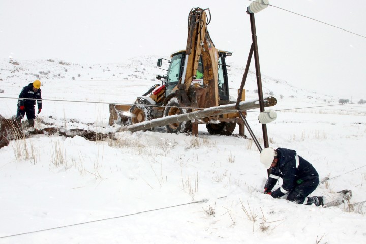 Sivas, Tokat ve Yozgat'taki 40 ilçe ve 55 beldede elektrik