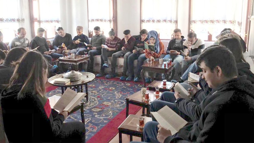 Sorgun Gençlik Derneği (SORGED) tarafından her hafta ilçede düzenlenen “kitap