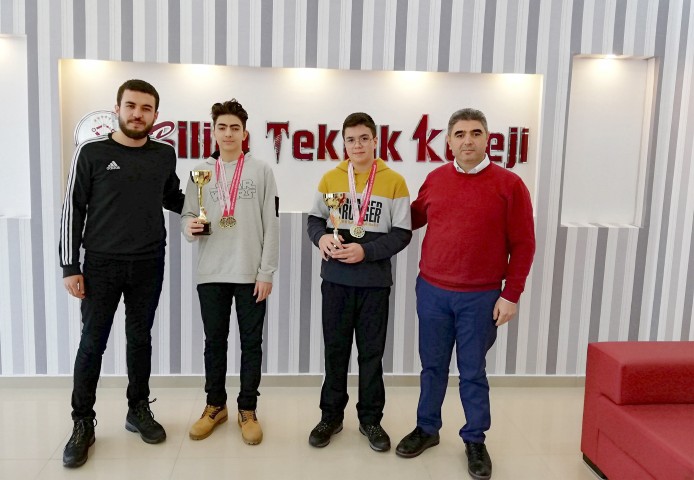 2018-2019 Yozgat Okul Sporları Yüzme Müsabakaları Gençler A Kategorisinde yarışan