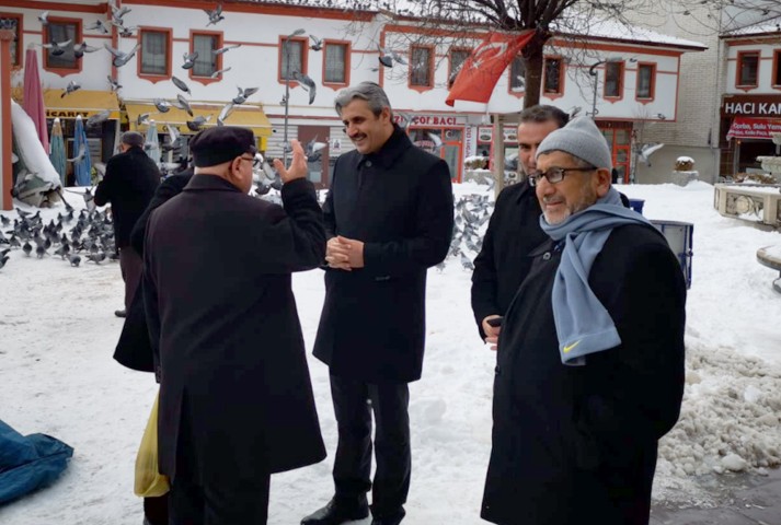 31 Mart’ta yapılacak seçim çalışmalarını yoğun bir şekilde sürdüren AK