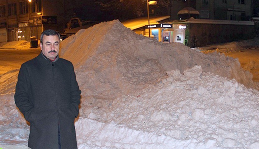 Akdağmadeni belediyesi yoğun kar yağışının ardından kar temizleme çalışmalarına başladı.