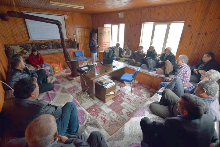 Yozgat İl Tarım ve Orman Müdürlüğü ekipleri tarafından köylerde çiftçilere