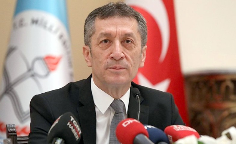 Milli Eğitim Bakanı Ziya Selçuk bir sempozyumda yaptığı konuşmada temel