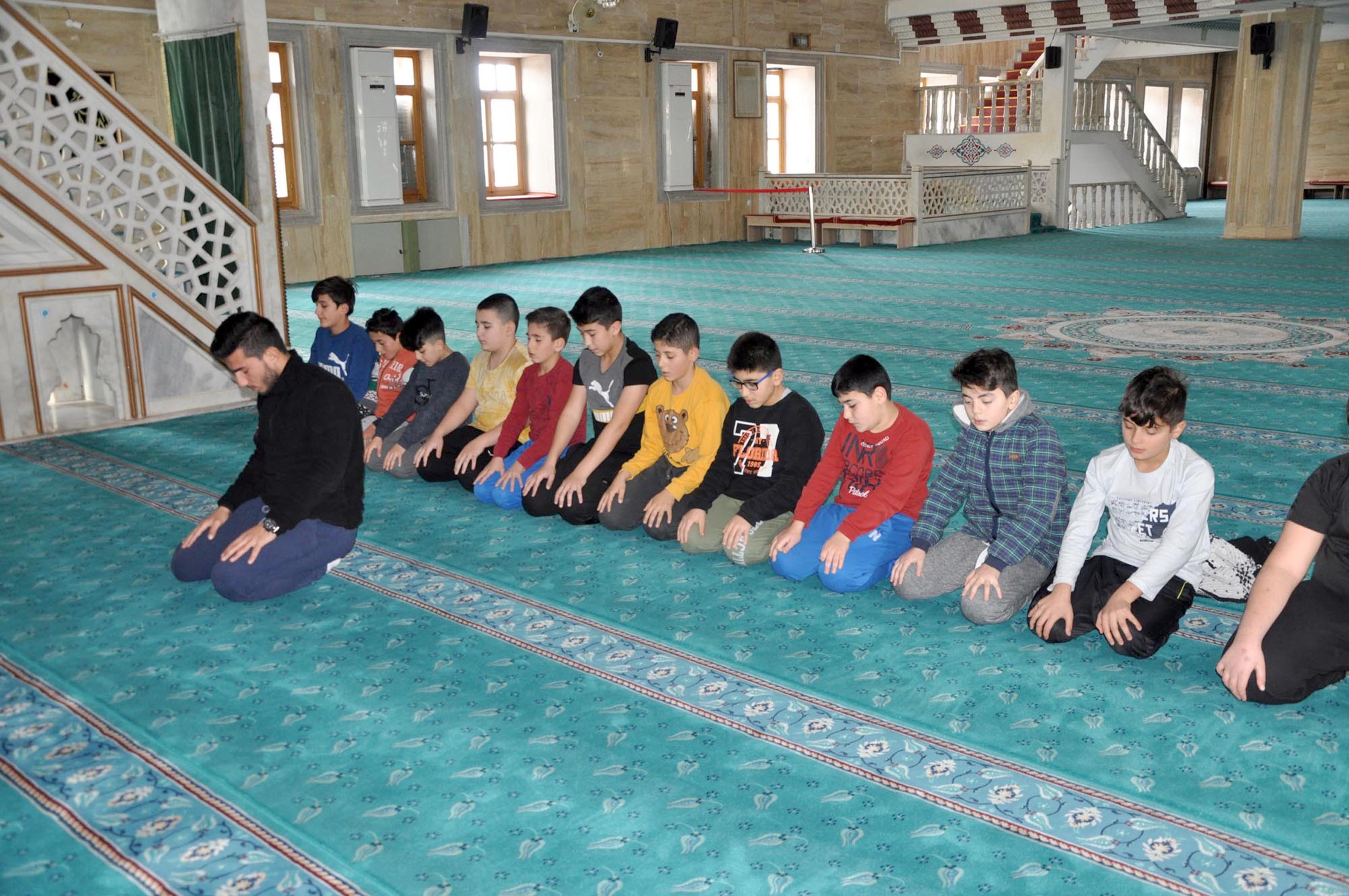 Sorgun Salih Paşa Camiinde 10-12 yaş grubundaki çocuklar için açılan