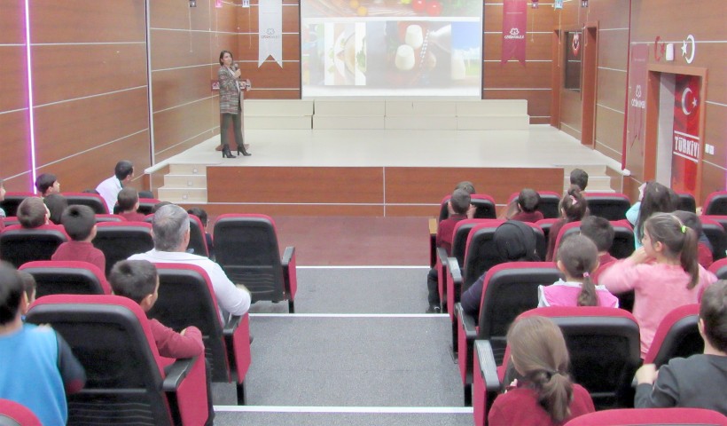 Yozgat Çözüm Koleji ilk ve ortaokul öğrencilerine sağlıklı beslenme alışkanlığının