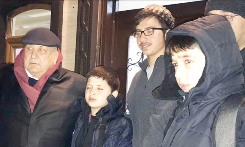 Hayırsever İş Adamı Bilal Şahin, 35 kişiyi umreye gönderdi.