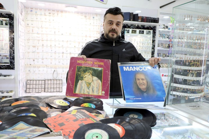 Yozgat’ta kuyumculuk işiyle uğraşan Muhsin Yıldırım, Türk müzik tarihinde büyük