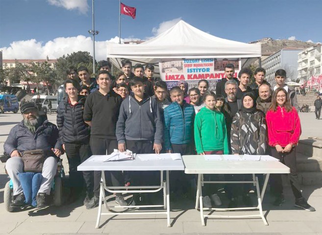 Yozgat’ta eğitim alanındaki başarısının yanı sıra yaptığı sosyal etkinliklerle de